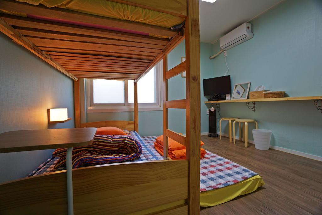 710 Guesthouse Yellow Busan Room photo